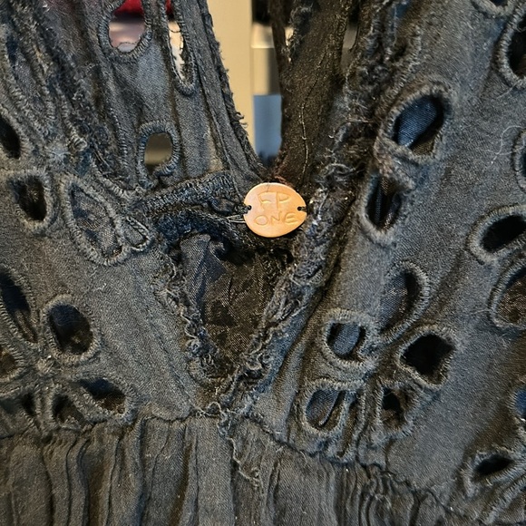 Free People black eyelet raw edged deep v neckline tie back mini dress size XS - Picture 2 of 3